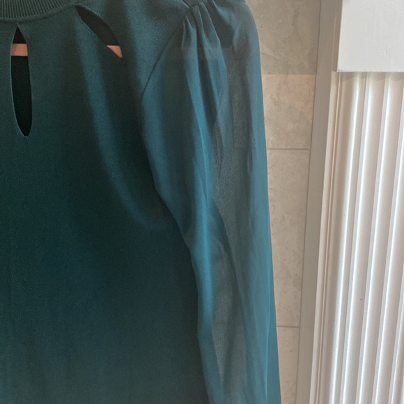 Dark green size small 3 hole cut out on front sleeves are sheer and see through - Picture 3 of 5